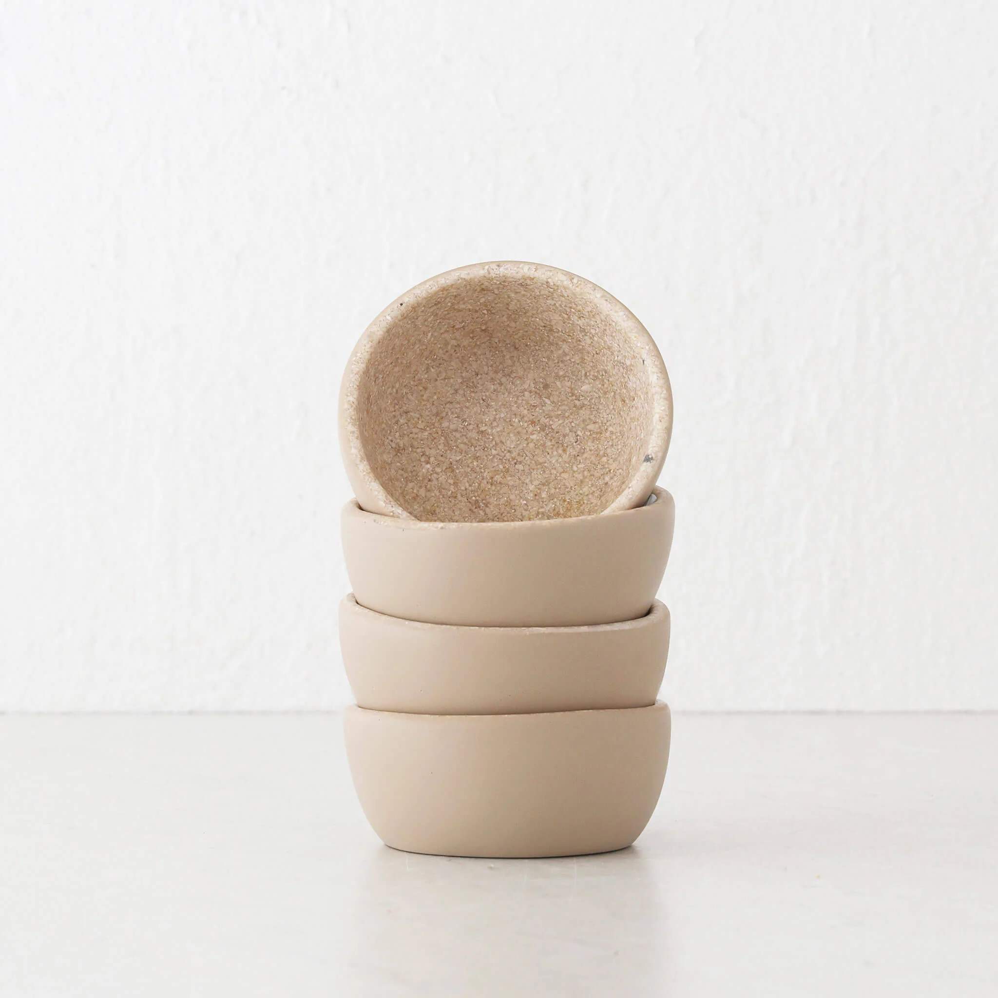 BARLETTA ROUND RESIN PINCH BOWL BUNDLE X4 | MINI 10CM | SANDY DUNE + TERRAZZO WHITE RESIN - Image 2