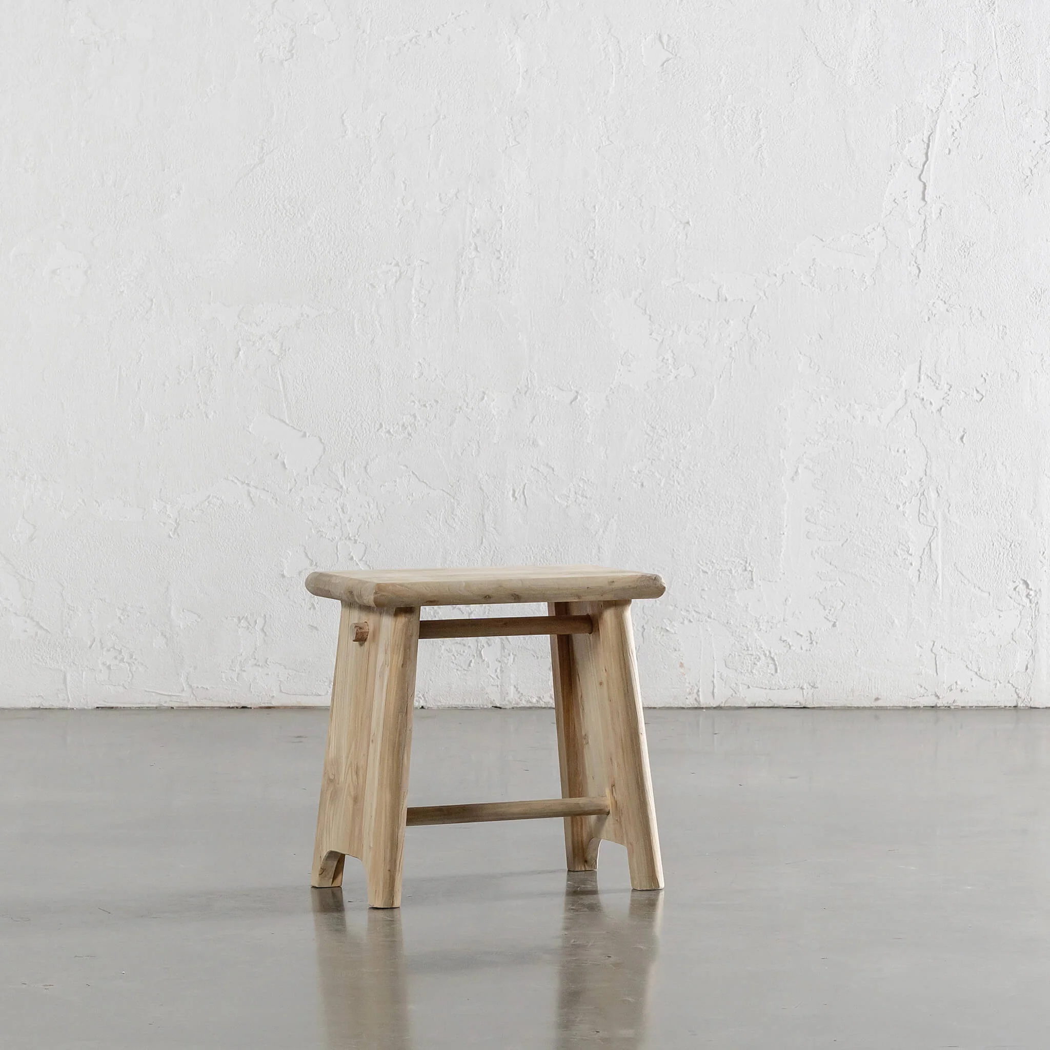 CAPRETTA ELM CREATORS STOOL  |  BLEACHED BRISTLE - Image 7