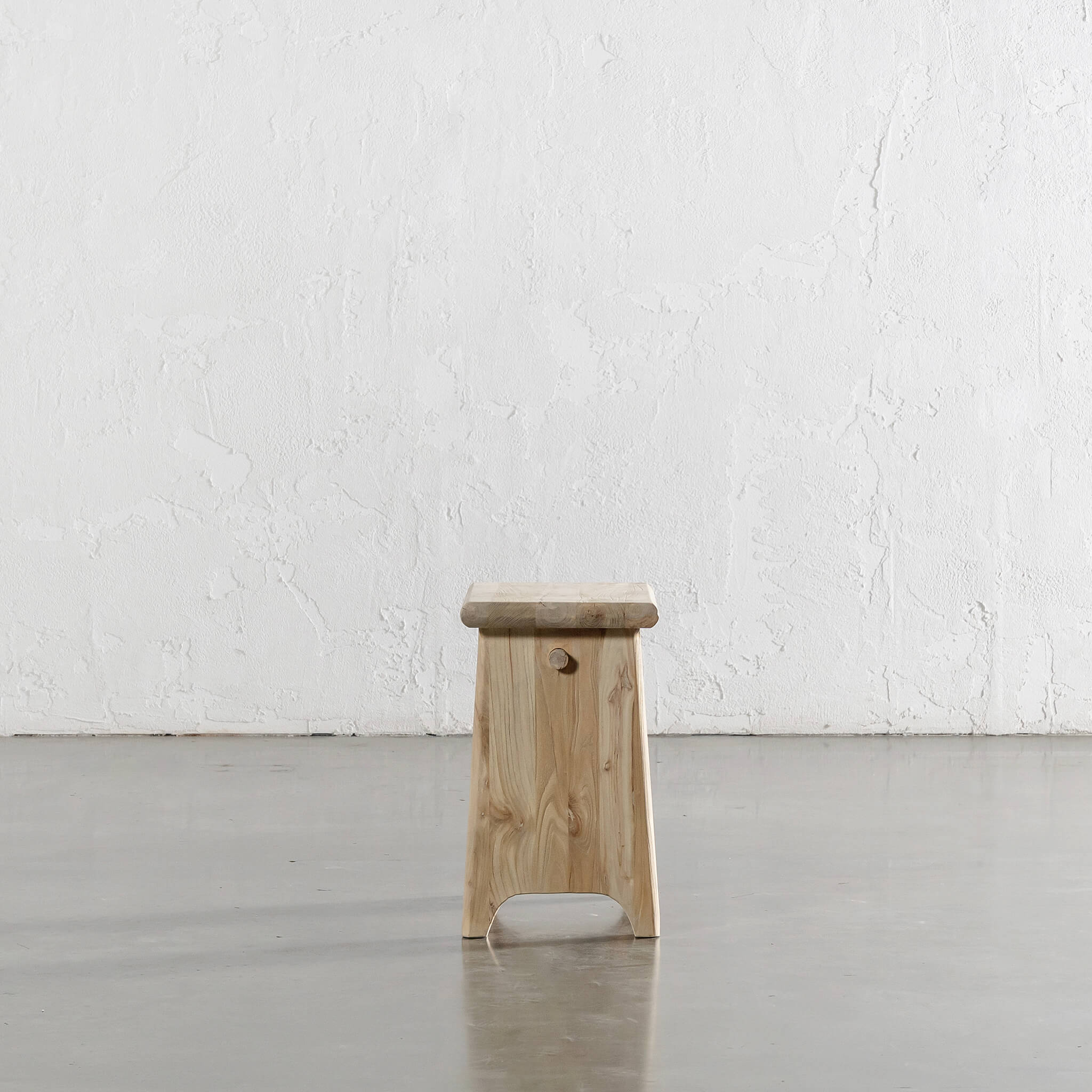 CAPRETTA ELM CREATORS STOOL  |  BLEACHED BRISTLE - Image 6