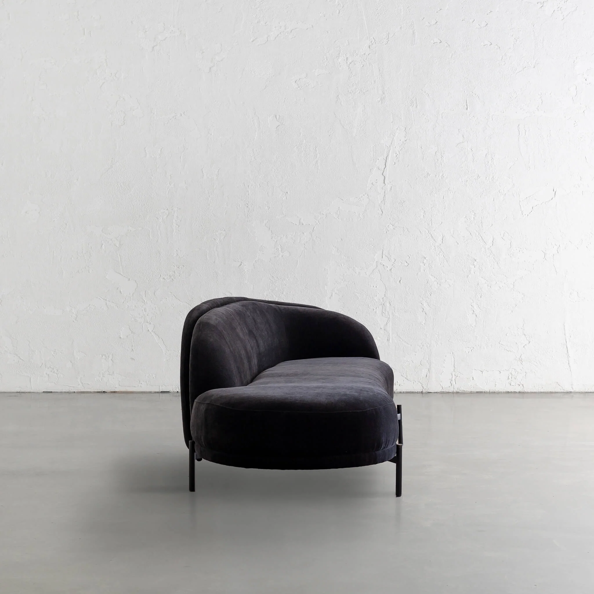 CARSON CURVE DAYBED SOFA | NOIR BLACK TEXTURED VELOUR - Image 7
