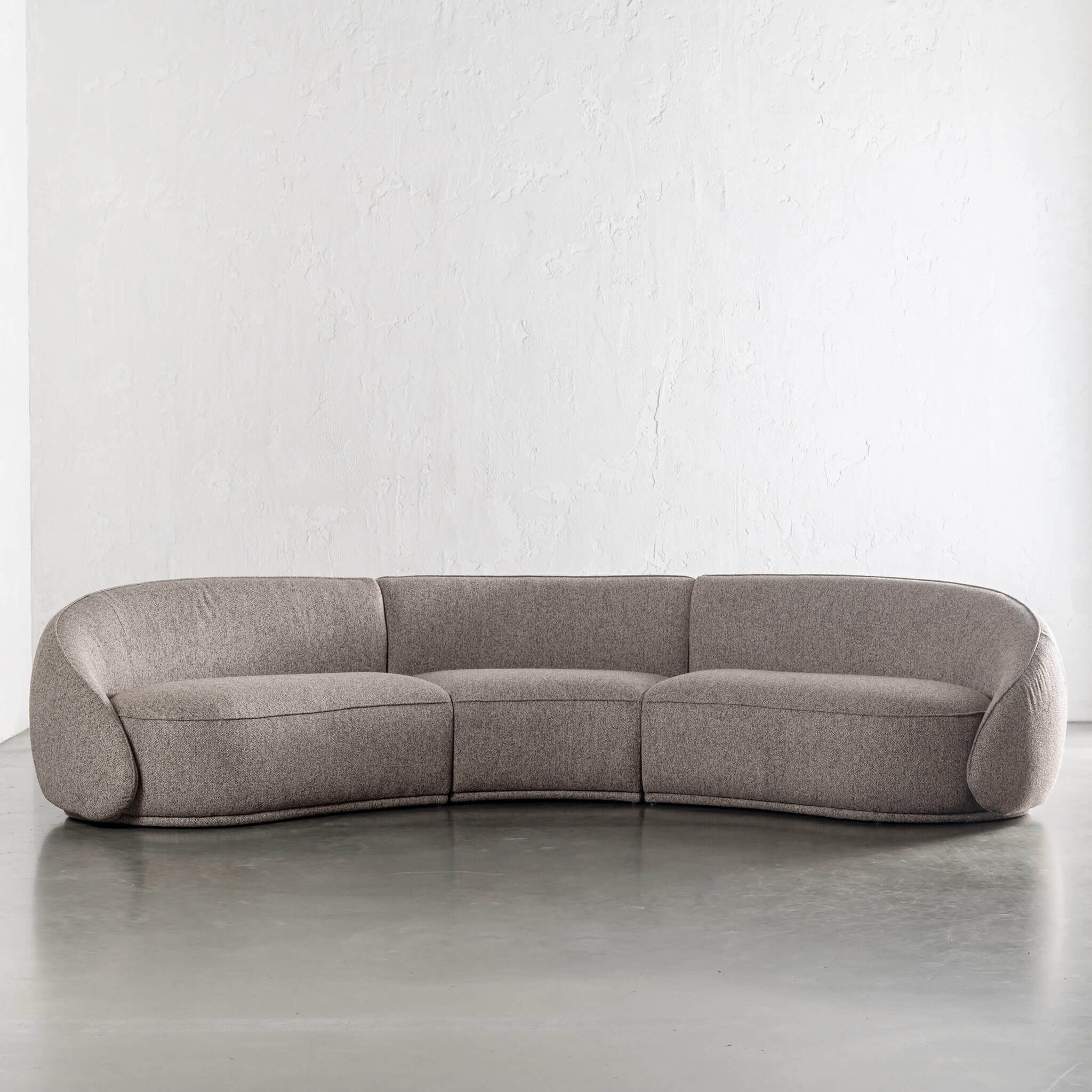 CARSON LINCOLN CURVED 3S SOFA  |  BANYON TREE BARK - Image 8