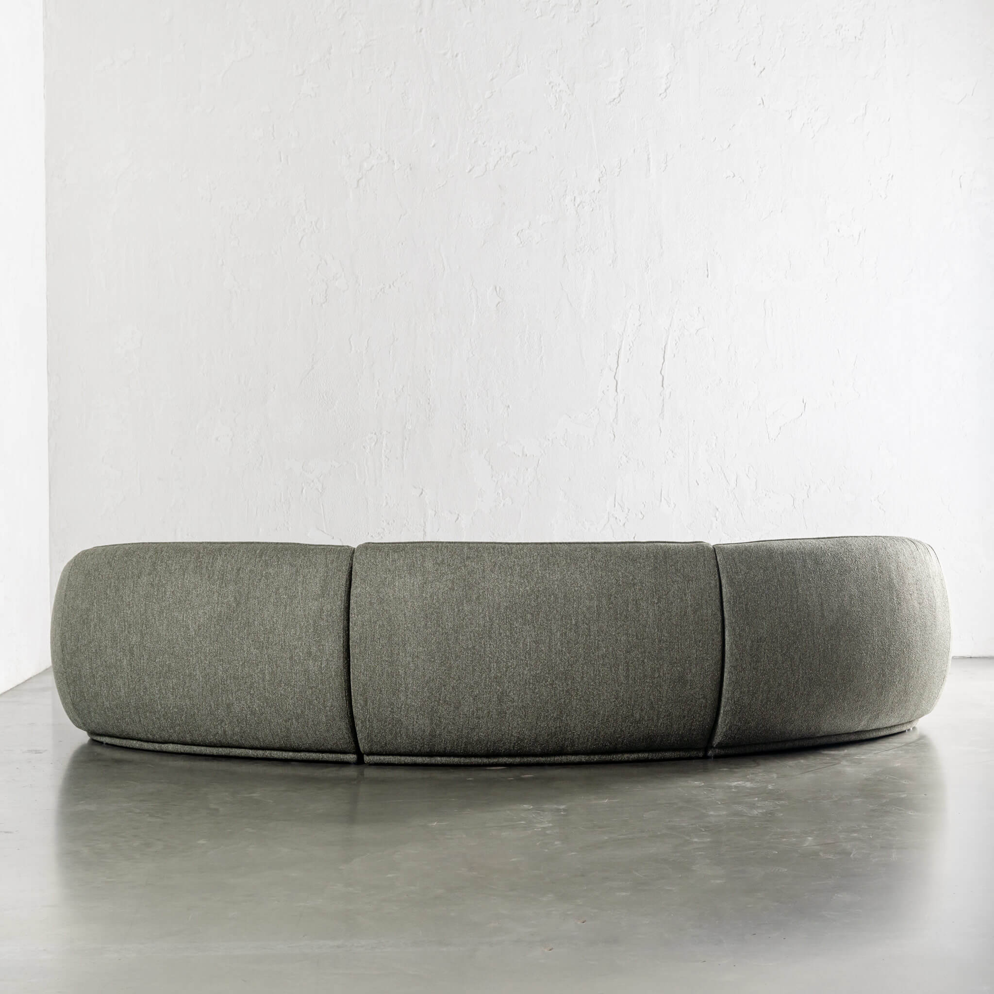 CARSON LINCOLN CURVED 3S SOFA  |  BAYLEAF GREEN - Image 3