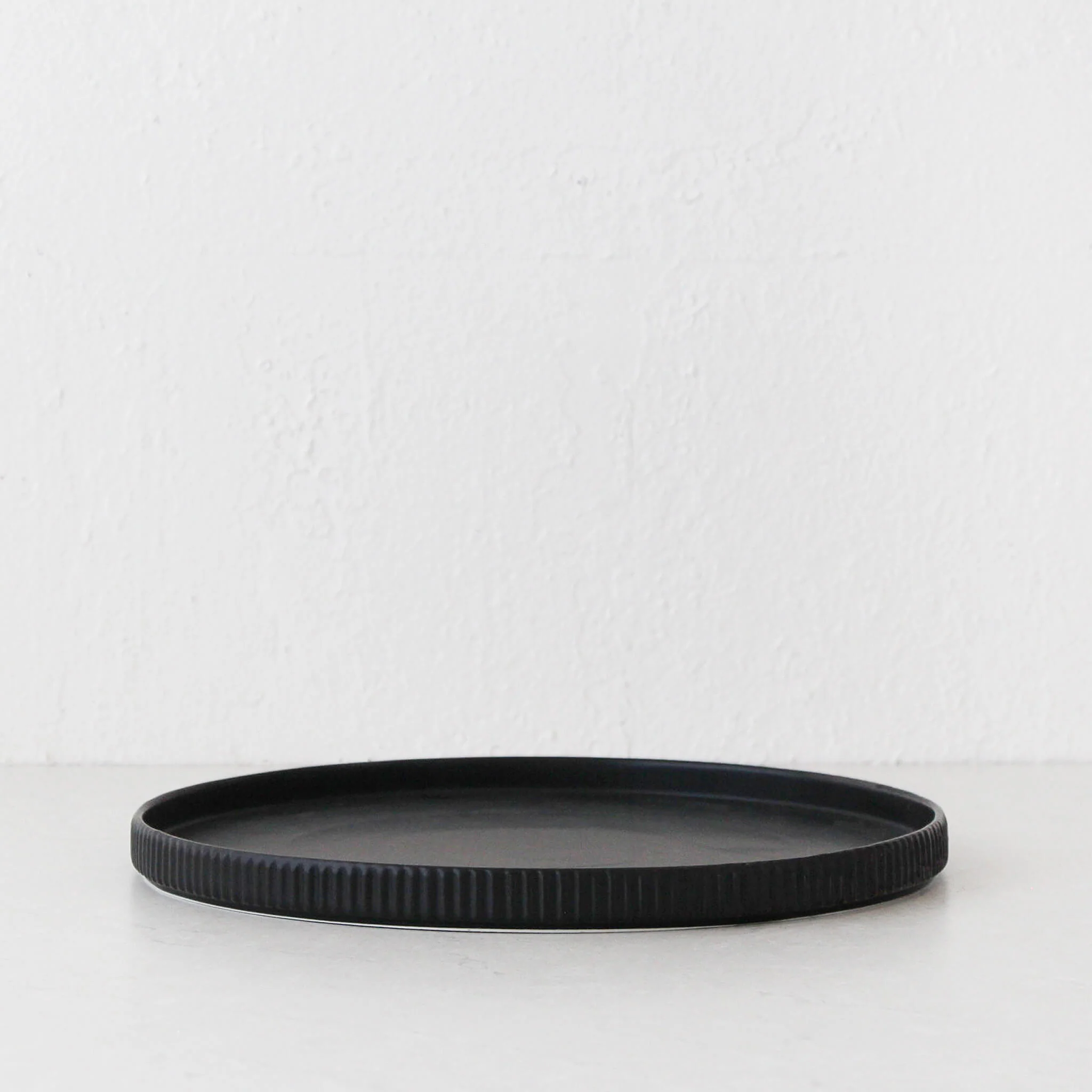 CERAMIC RIBBED BUNDLE X2 | FOOTED STAND + ROUND PLATTER | MATTE BLACK - Image 5