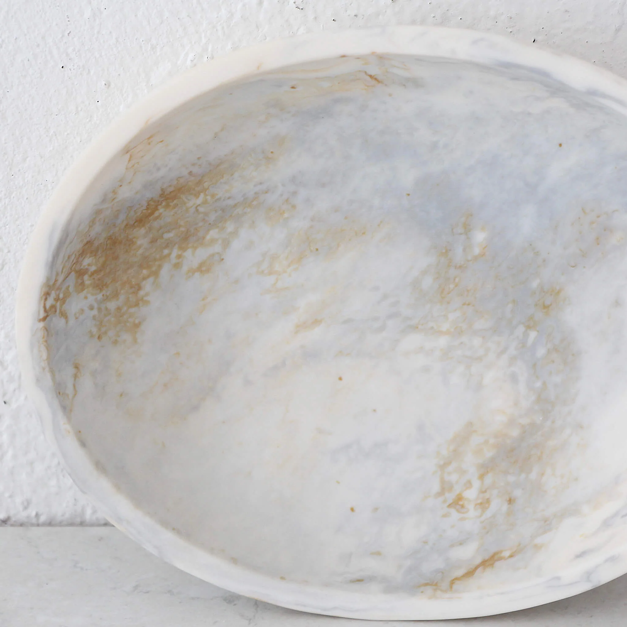 HADLEY OVAL RESIN SERVING BOWL  |  MARBLED STEEL + SAND - Image 3