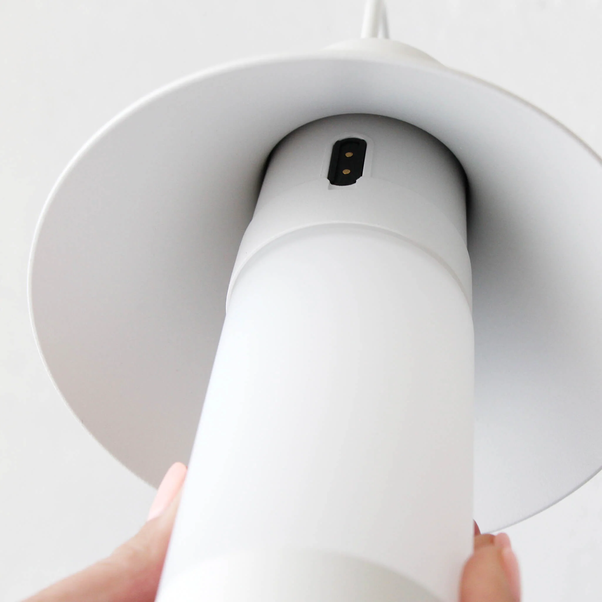 LBD EXCLUSIVE  |  LA CONDETTE RECHARGEABLE INDOOR/OUTDOOR LED LANTERN  |  MATTE WHITE - Image 4