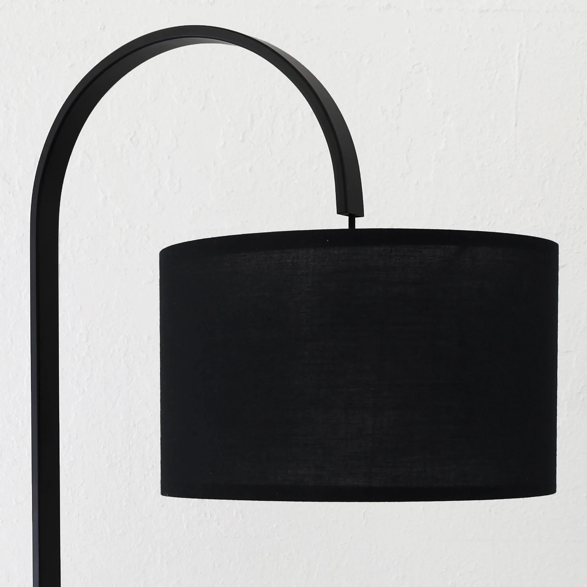 LACRES CURVED MATTE BLACK TABLE LAMP | NOIR MARBLE | BLACK LINEN SHADE - Image 3