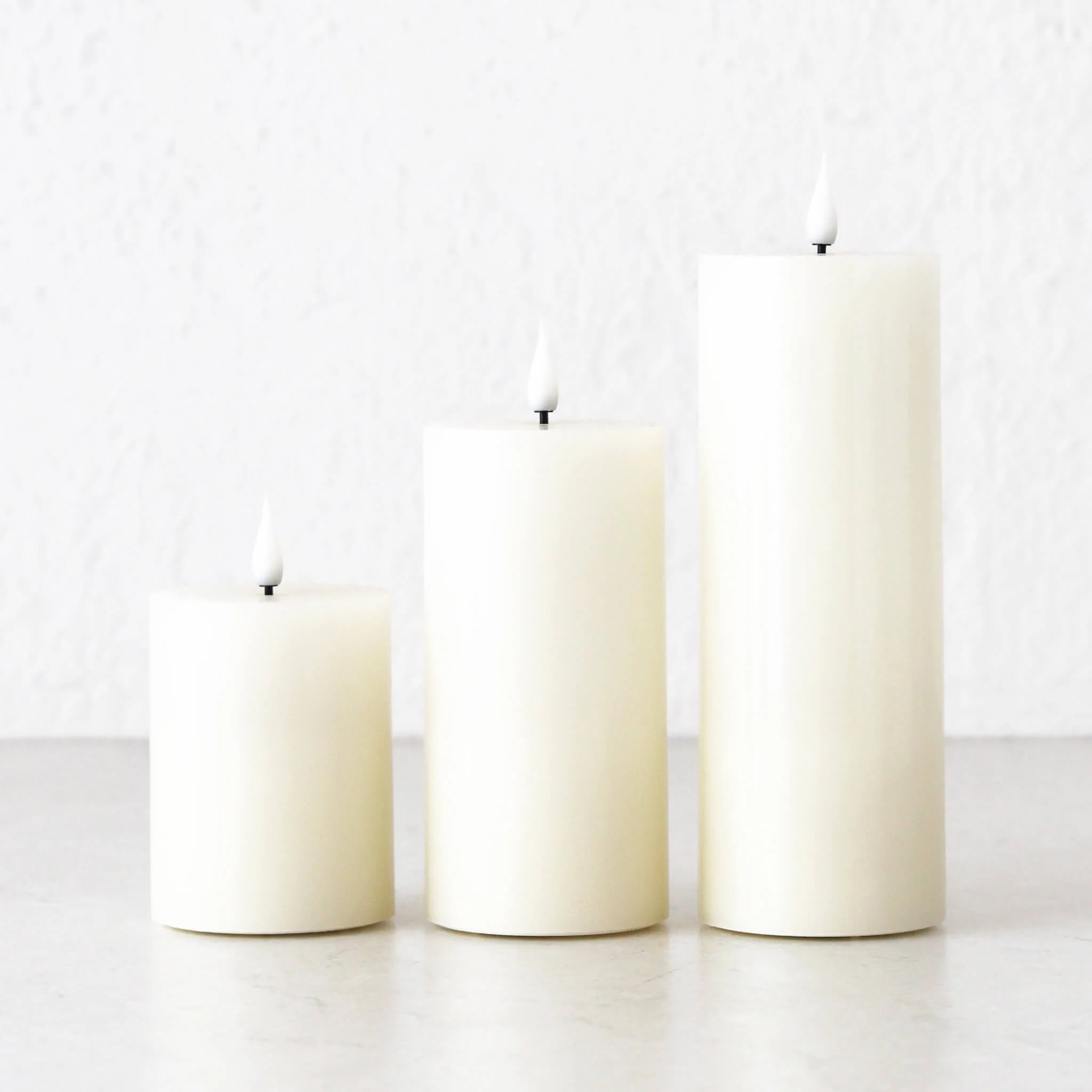 LBD EXCLUSIVE | LED FLAMELESS WAX CANDLE + REMOTE | IVORY | LARGE - Image 6