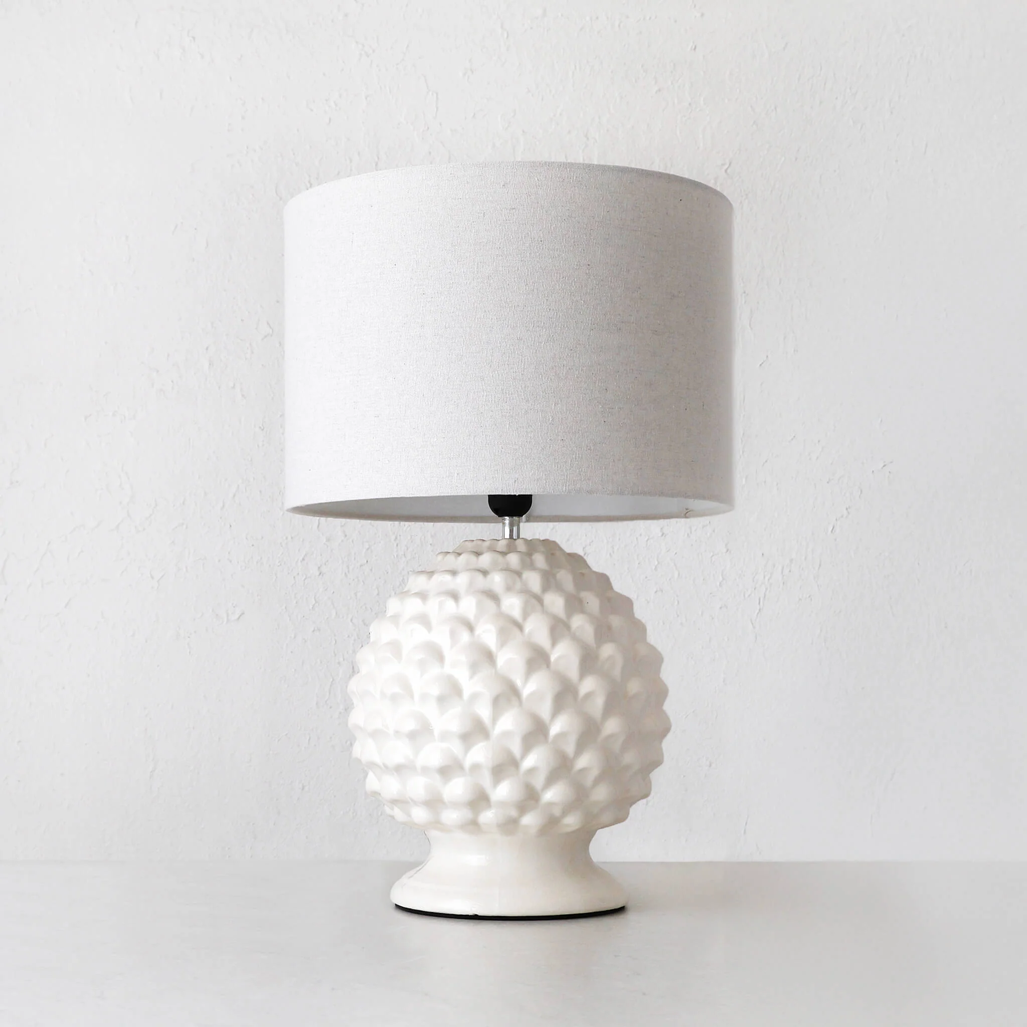 MACY TABLE LAMP | WHITE CERAMIC - Image 2