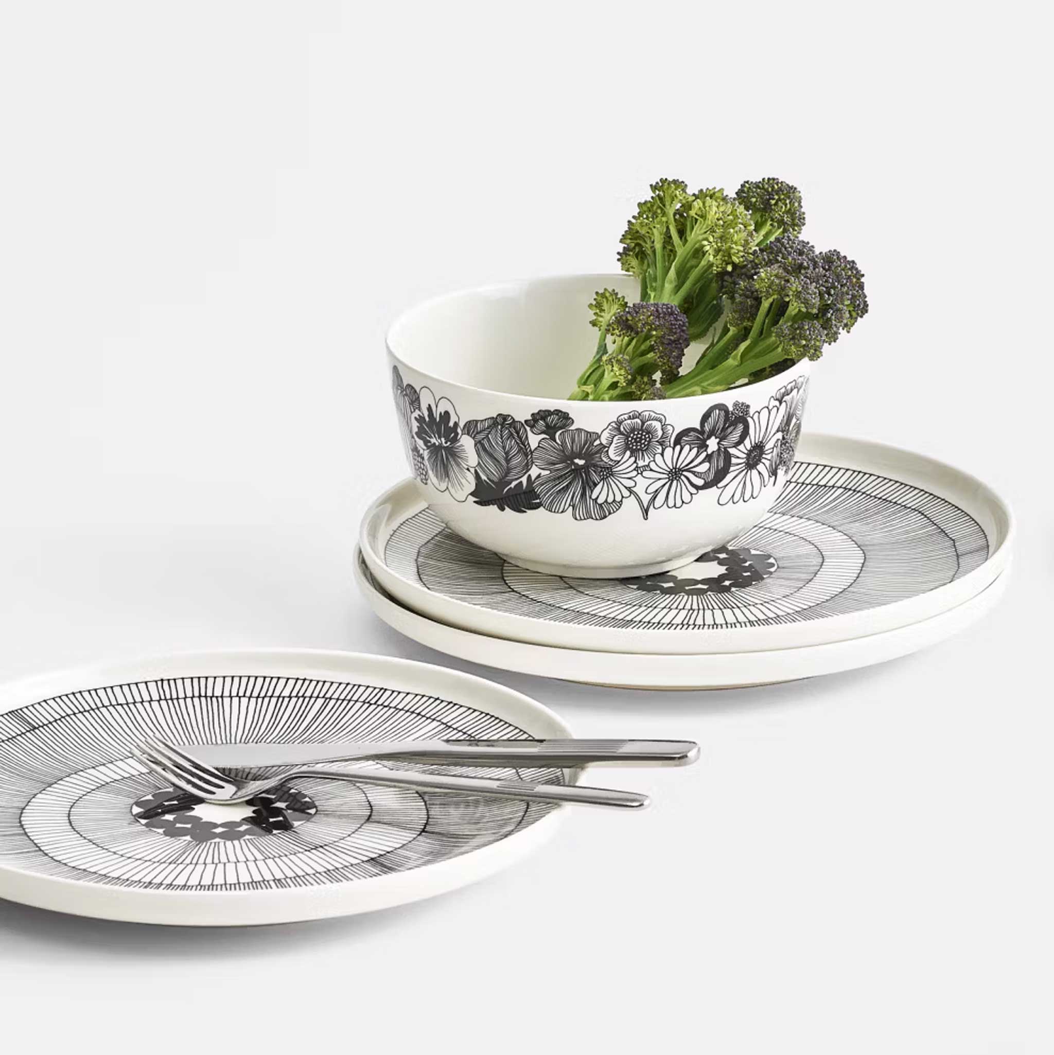 MARIMEKKO OIVA SIIRTOLAPUUTARHA PLATE 25CM  |  BLACK + WHITE  |  BUNDLE X2 - Image 2