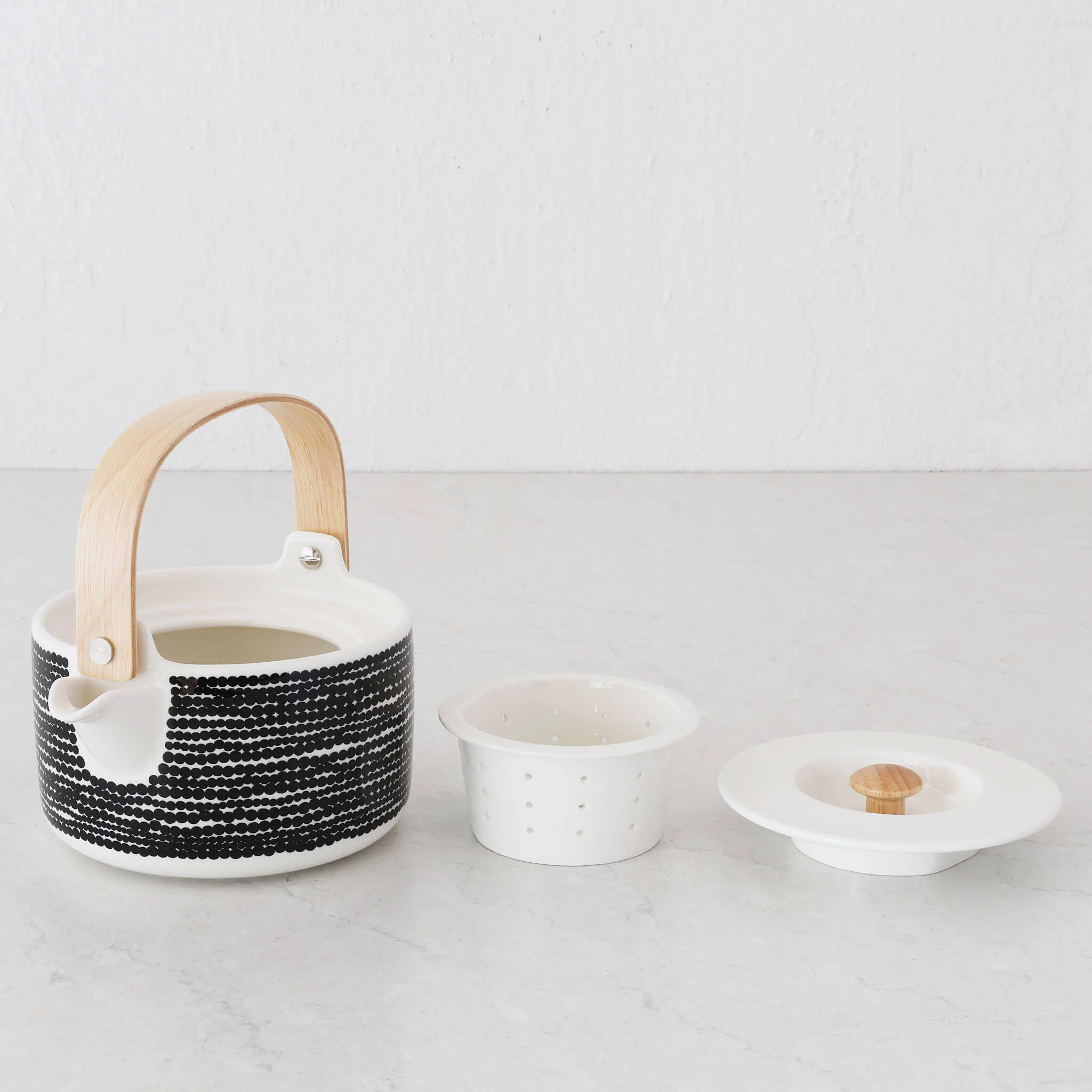 MARIMEKKO | OIVA SIIRTOLAPUUTARHA TEAPOT 7DL | BLACK + WHITE - Image 3