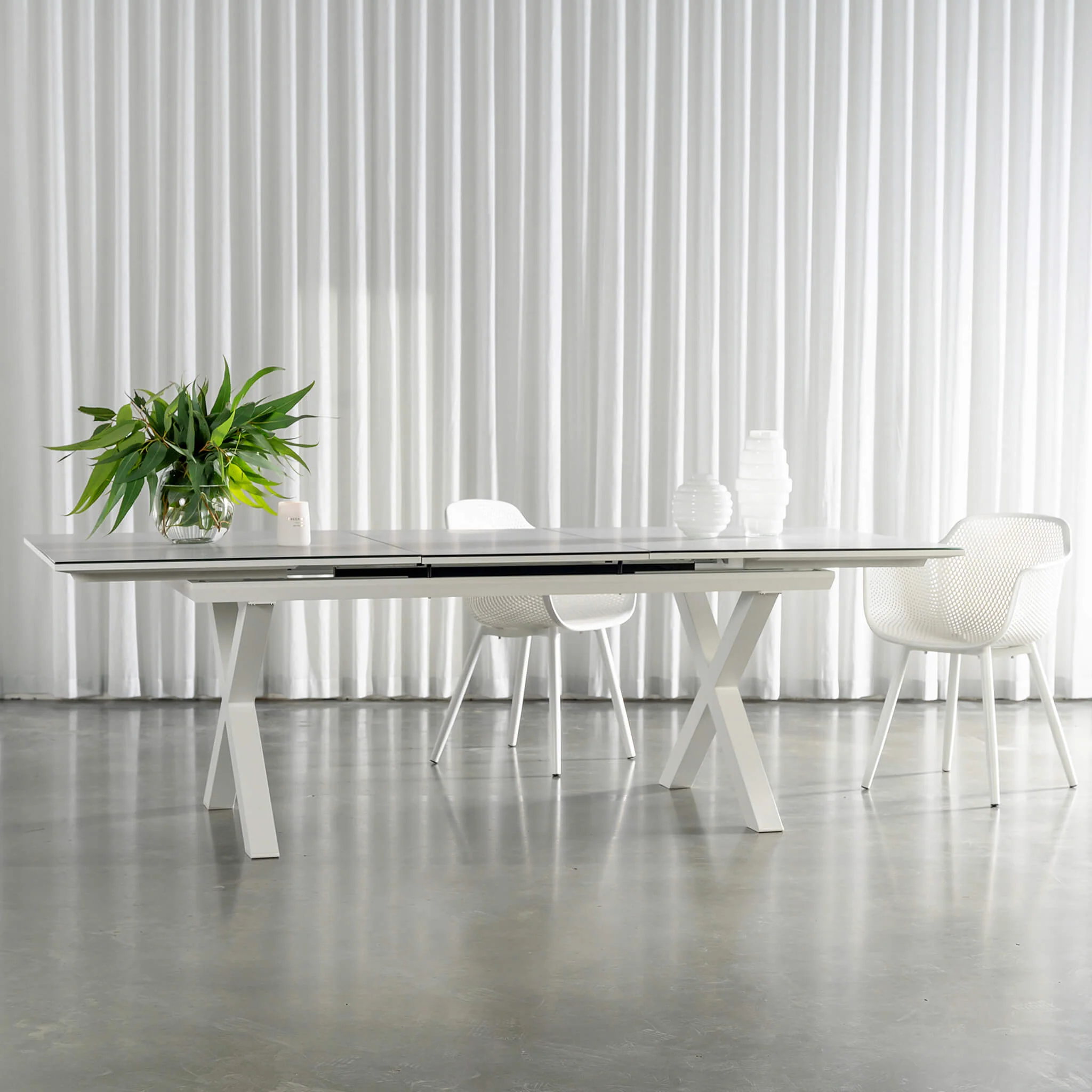 PALOMA MODERNA X LEG OUTDOOR GLASS EXTENSION DINING TABLE  |  WHITE ALUMINIUM  |  180 - 240CM - Image 5