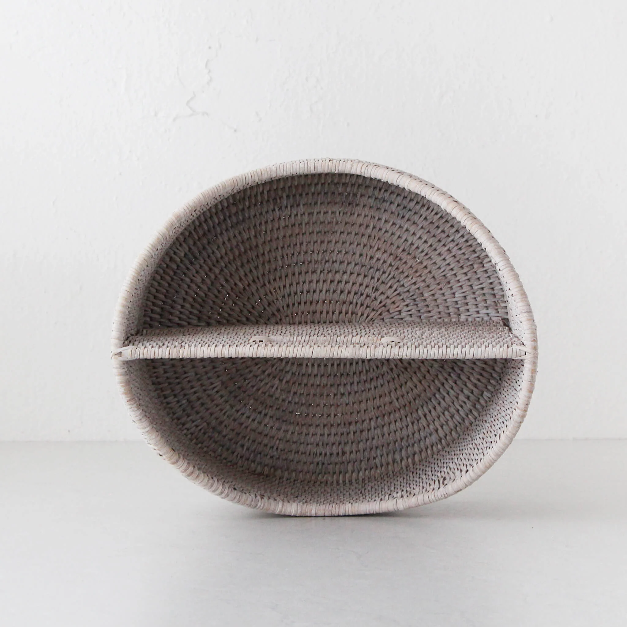 PAUME RATTAN MAGAZINE HOLDER | WHITE WASH RATTAN - Image 3
