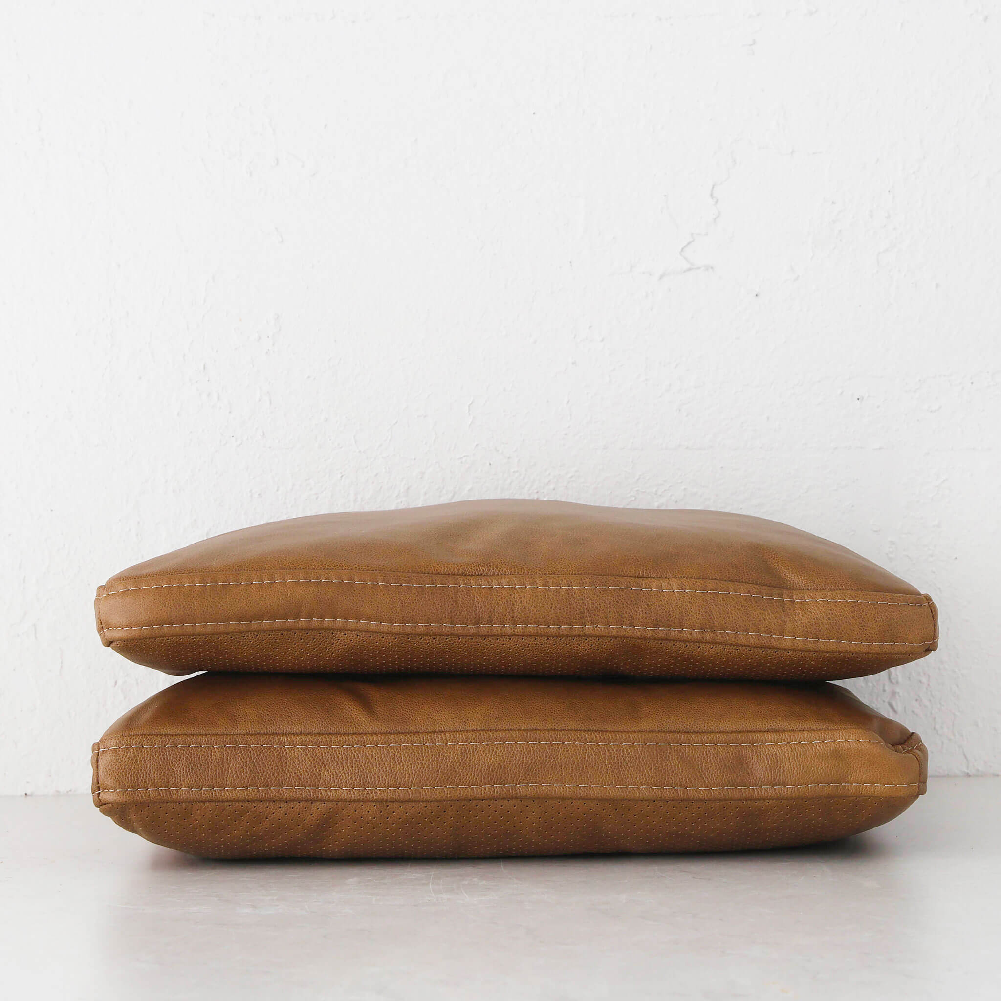 PILOTI LEATHER SCATTER CUSHION BUNDLE X2 | 45X45CM | DAKOTA SADDLE TAN - Image 5
