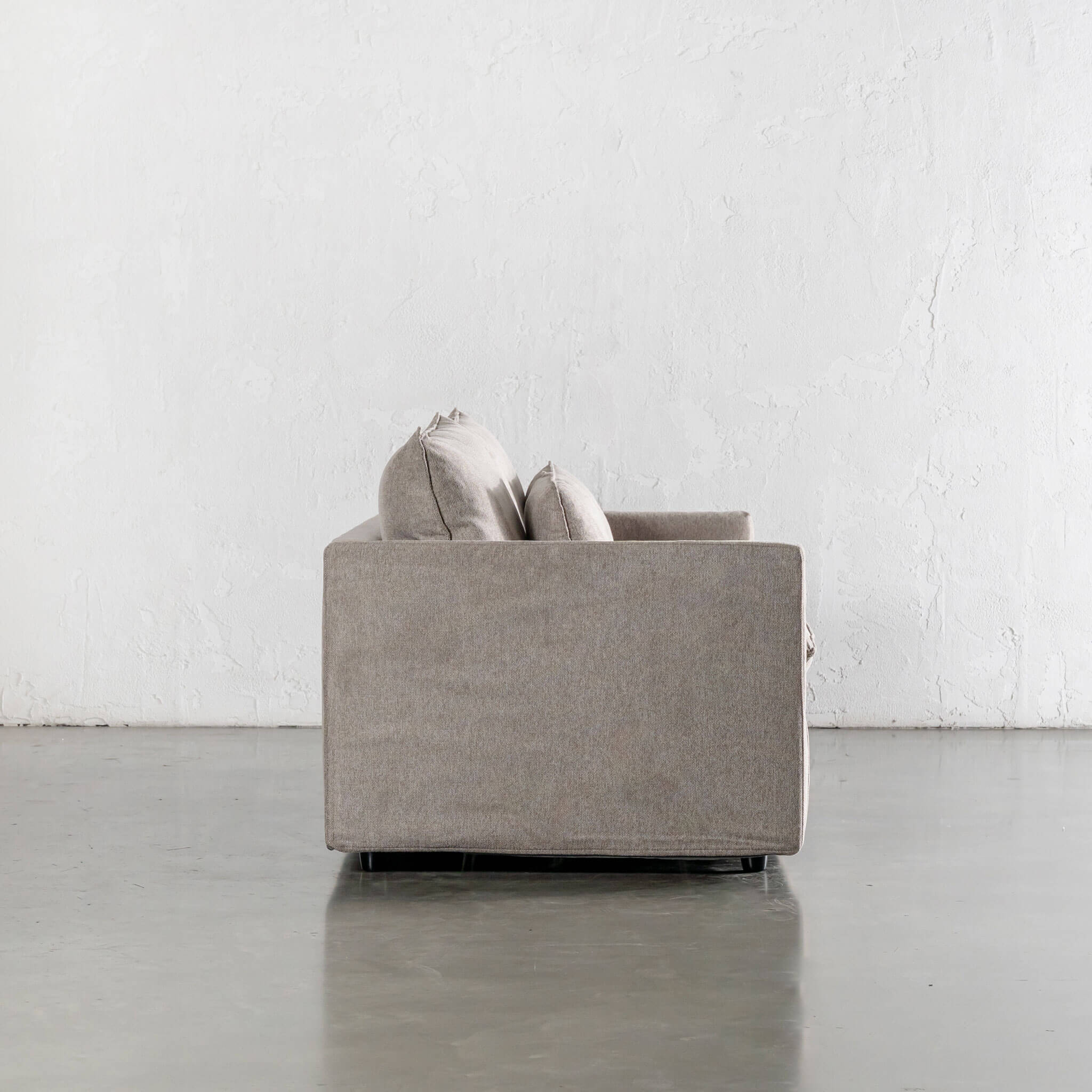 PILOTI BREMAN SLIP COVER SOFA BED  |  3.5 SEATER  |  BEDARRA SAND - Image 3