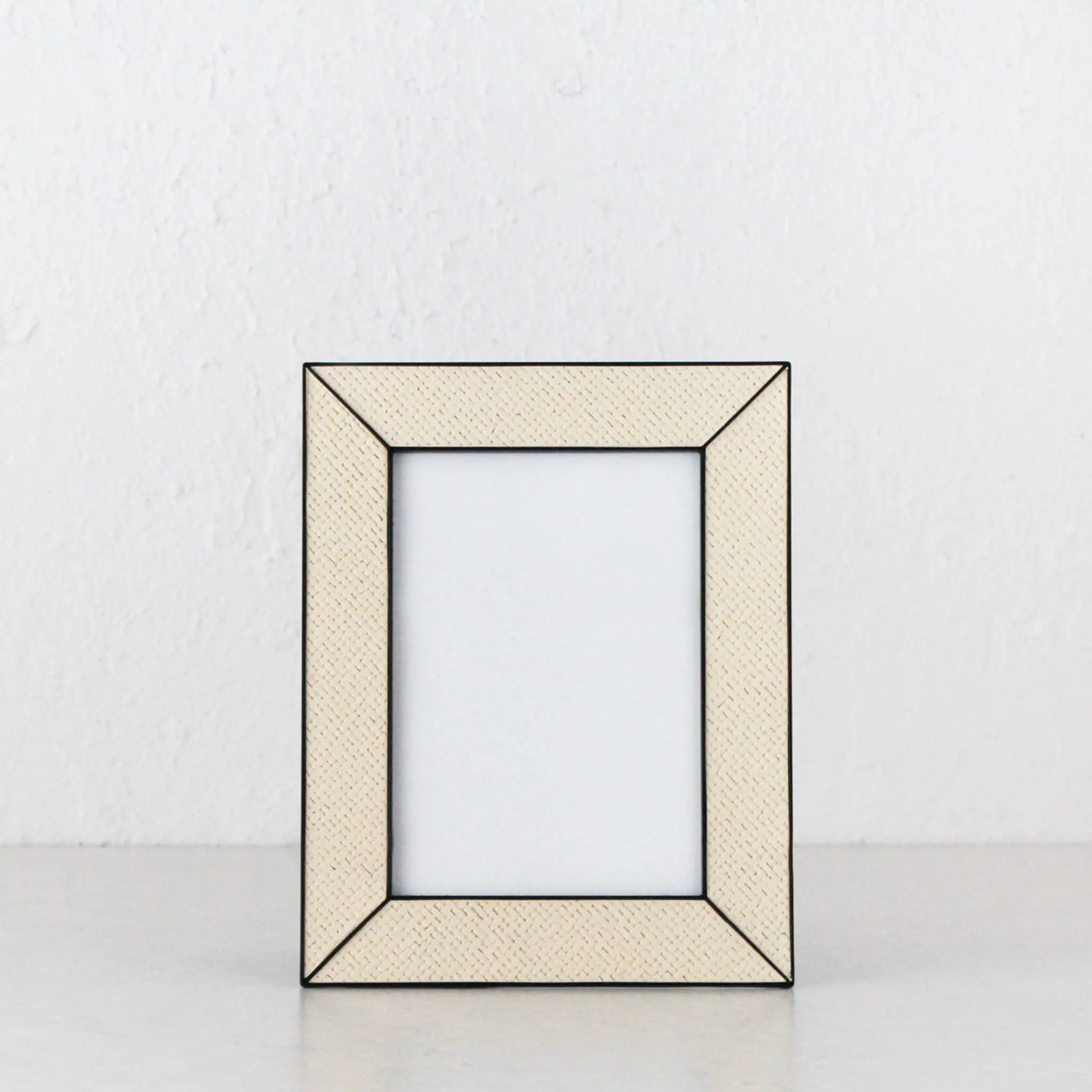 RATTAN WEAVE PHOTO FRAME BUNDLE | 4X6 + 5X7 | BEIGE WEAVE + BLACK EDGE - Image 3