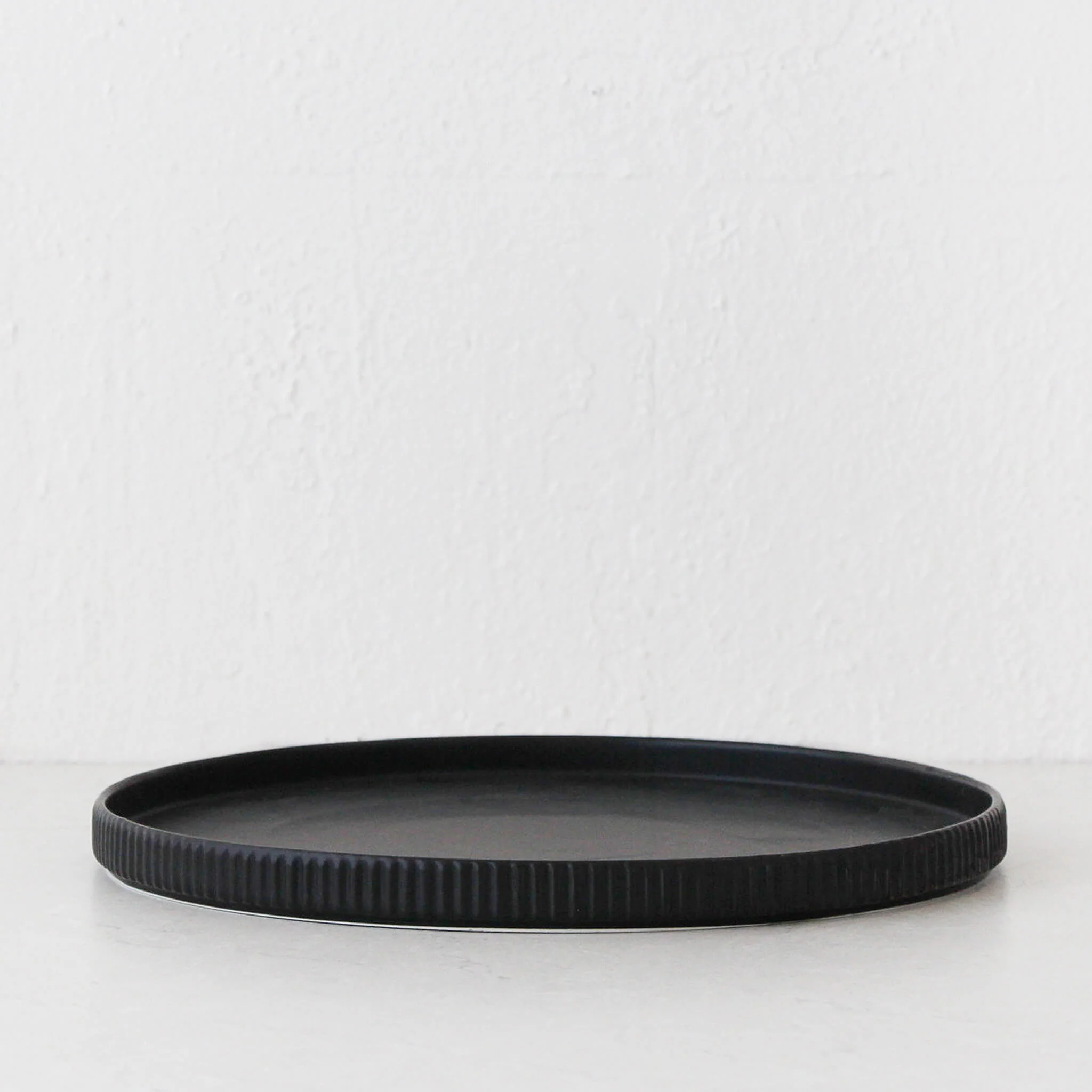 CERAMIC ROUND RIBBED PLATTER | MATTE BLACK