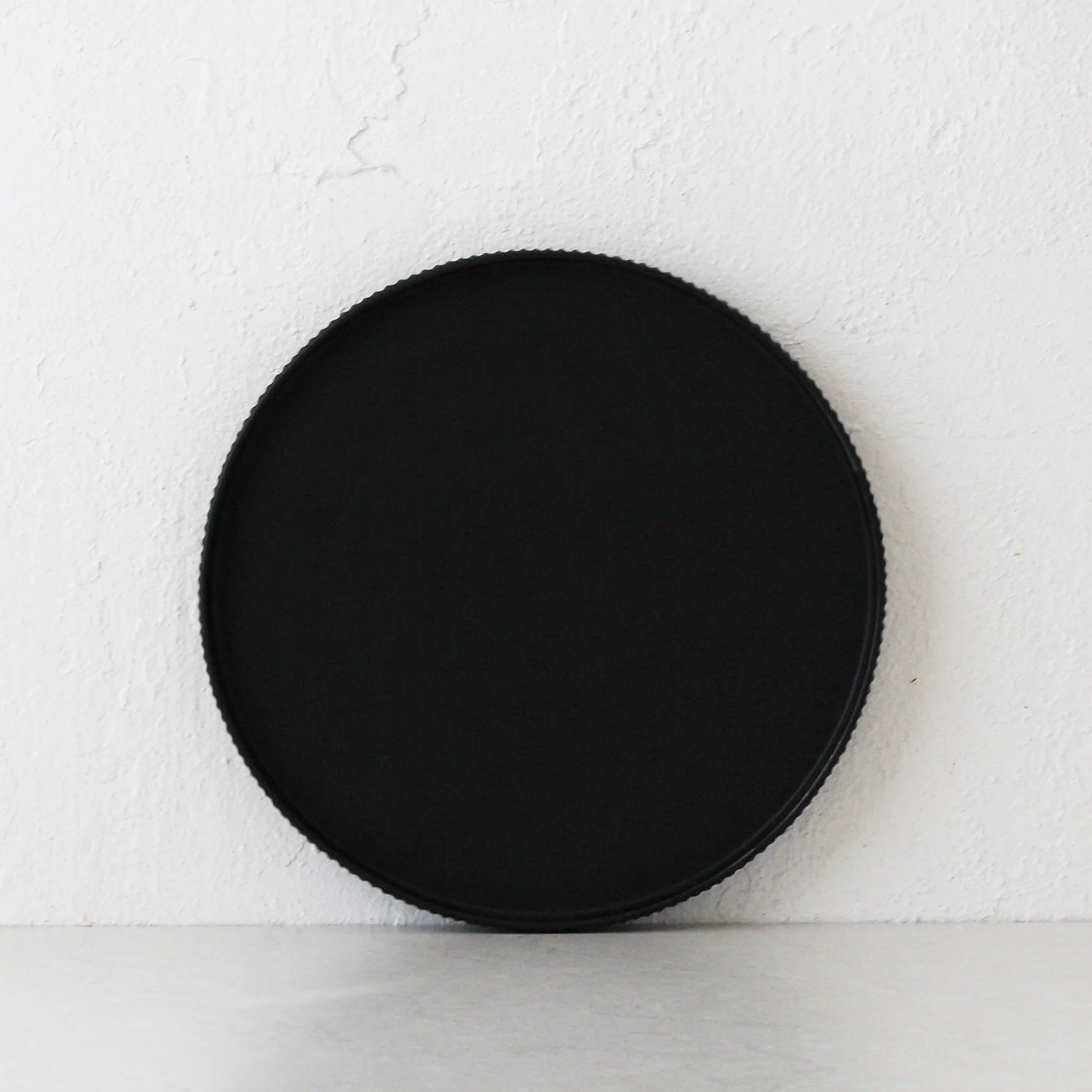 CERAMIC ROUND RIBBED PLATTER | MATTE BLACK - Image 2