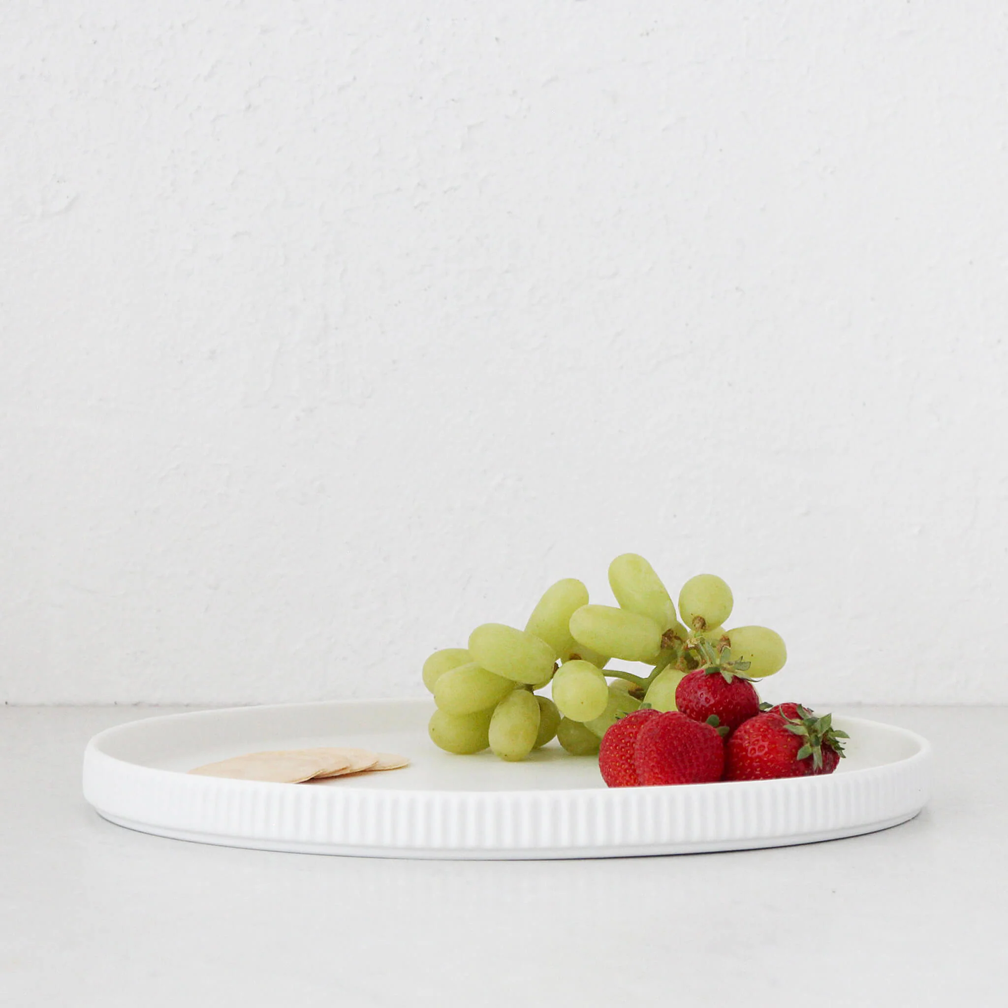 CERAMIC RIBBED ROUND PLATTER | MATTE WHITE