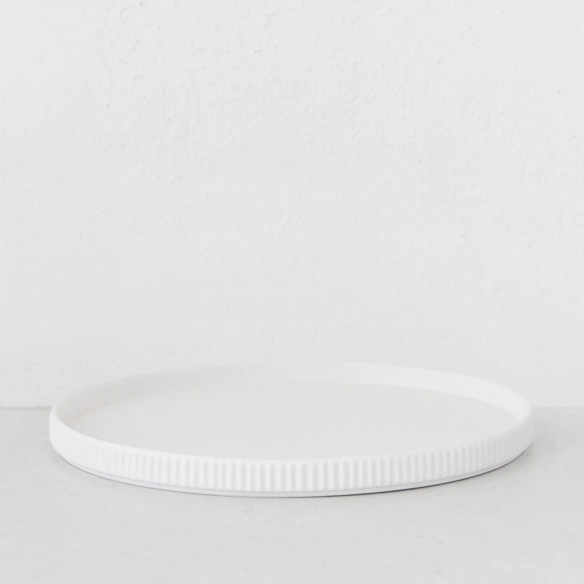 CERAMIC RIBBED ROUND PLATTER | MATTE WHITE - Image 3