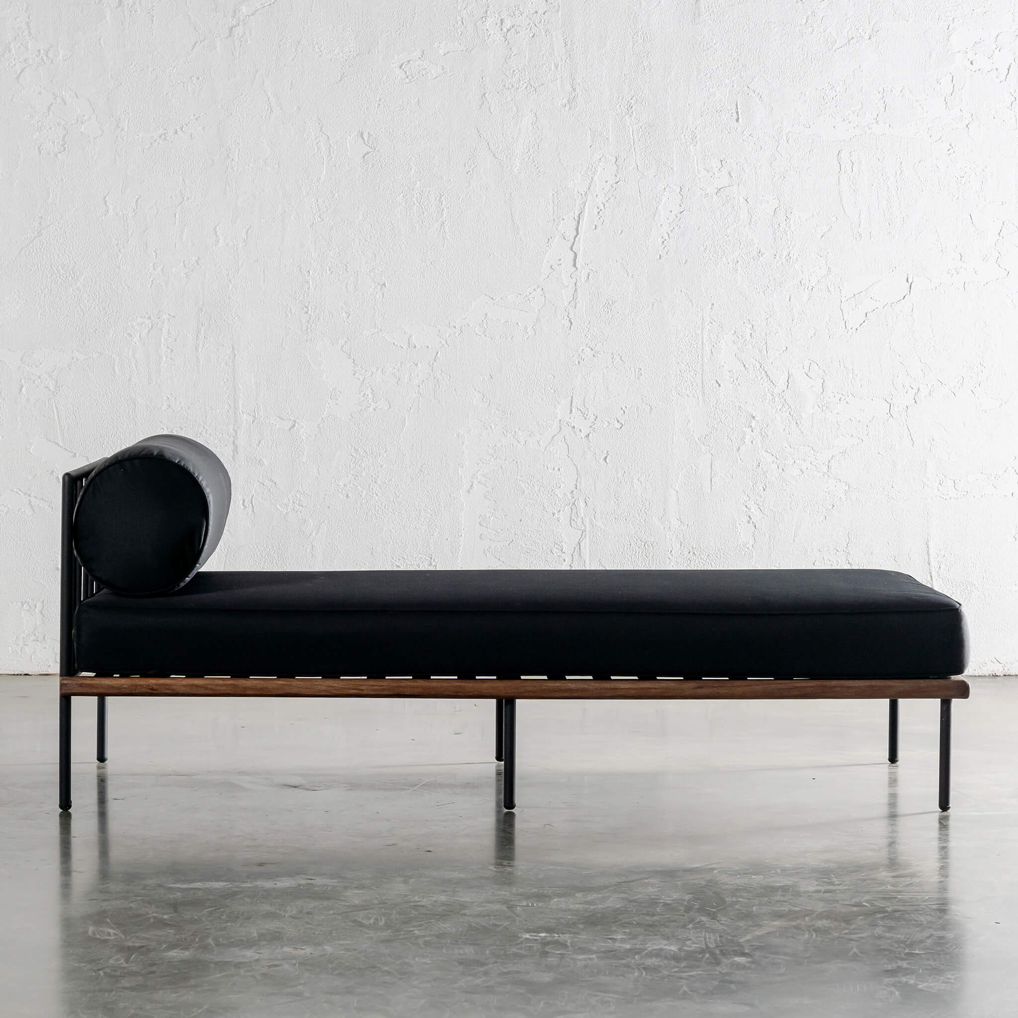 SAN ANDREAS OUTDOOR DAYBED | BLACK NOIR + TEAK - Image 6