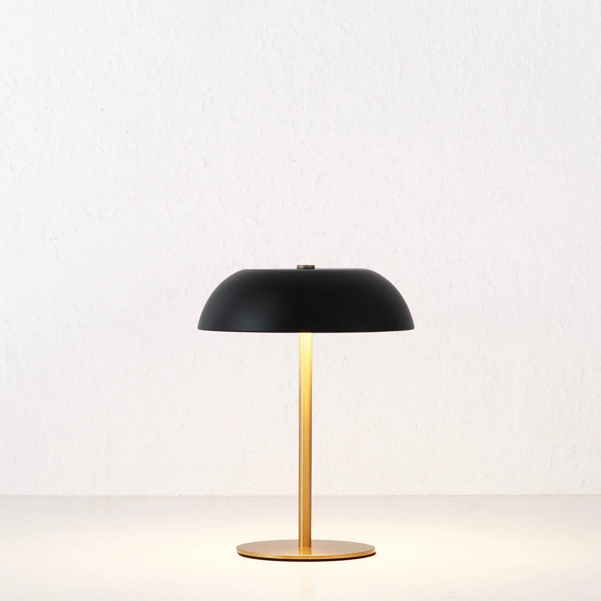 SAO MARTINHO DOME LED RECHARGEABLE INDOOR/OUTDOOR LAMP  |  21CM  |  MATTE BLACK + ANTIQUE BRASS - Image 9