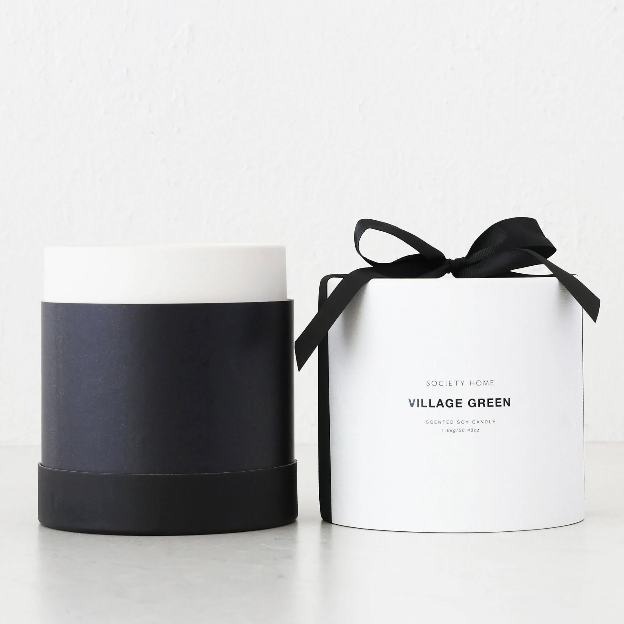 SOCIETY HOME  |  SCENTED SOY CANDLE  |  1.6KG  |  VILLAGE GREEN - Image 2