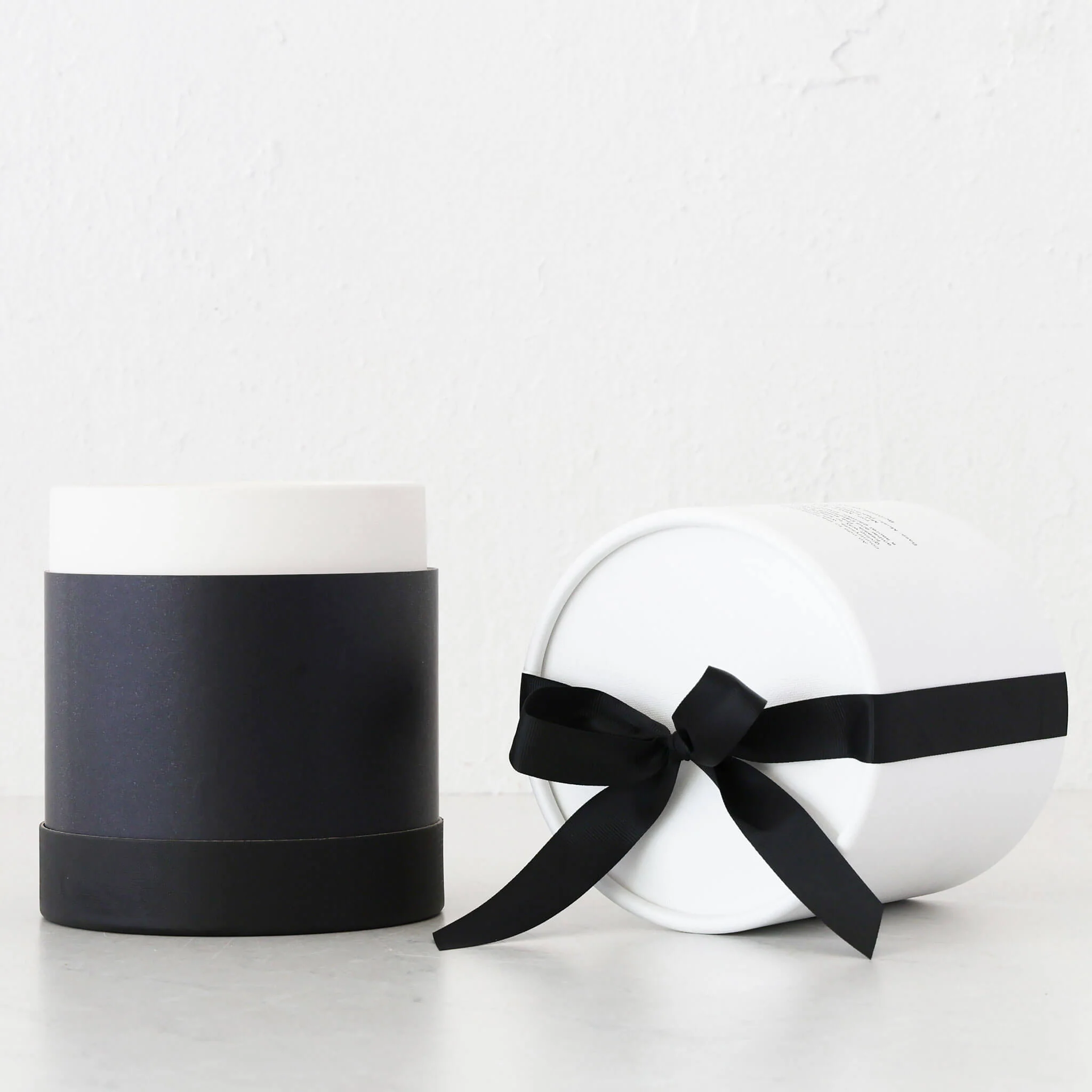 SOCIETY HOME  |  SCENTED SOY CANDLE  |  1.6KG  |  L'AFFAIR BORDEAUX - Image 4
