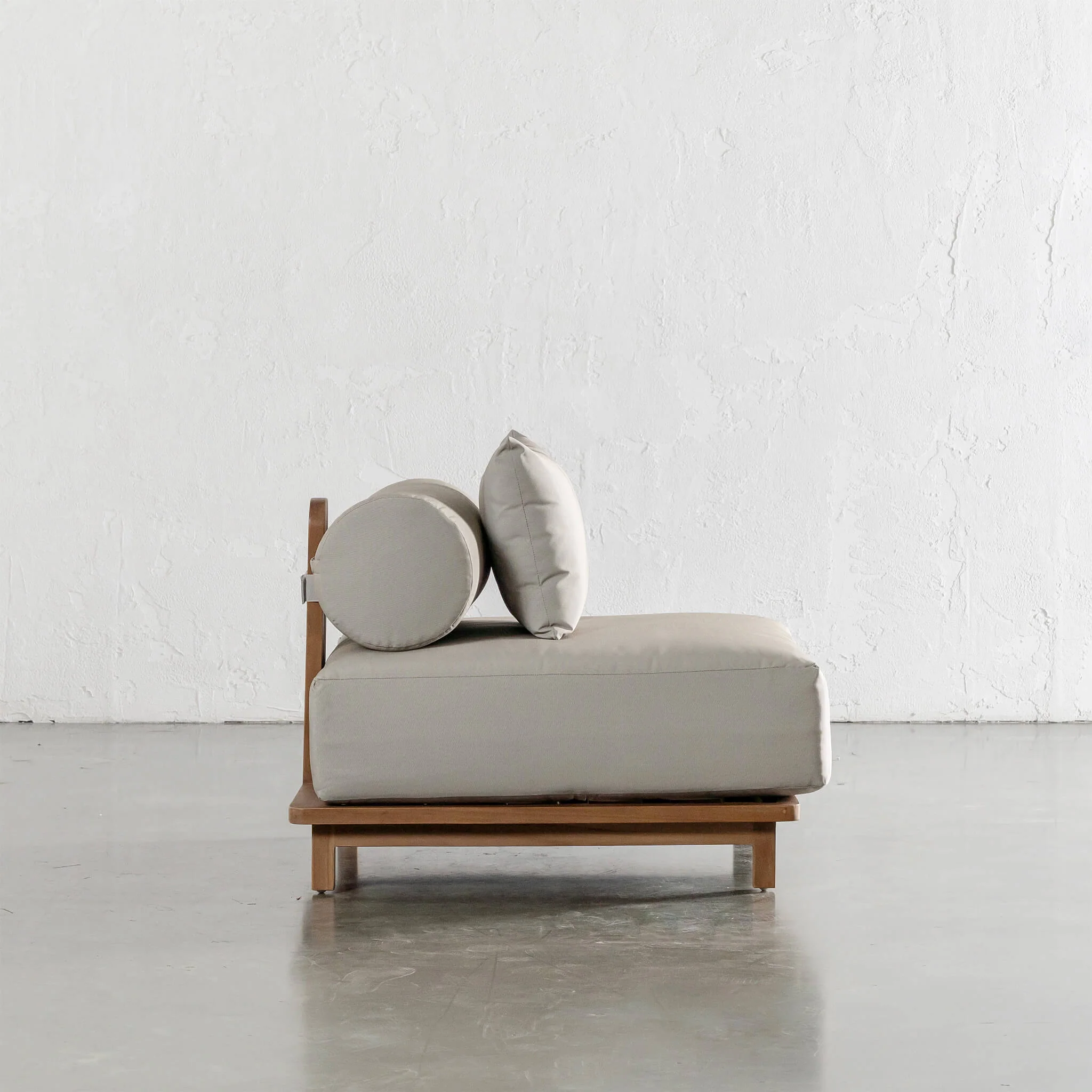 VALLE GRANDE OUTDOOR ARMCHAIR | TRAVERTINE FOG + TEAK - Image 3