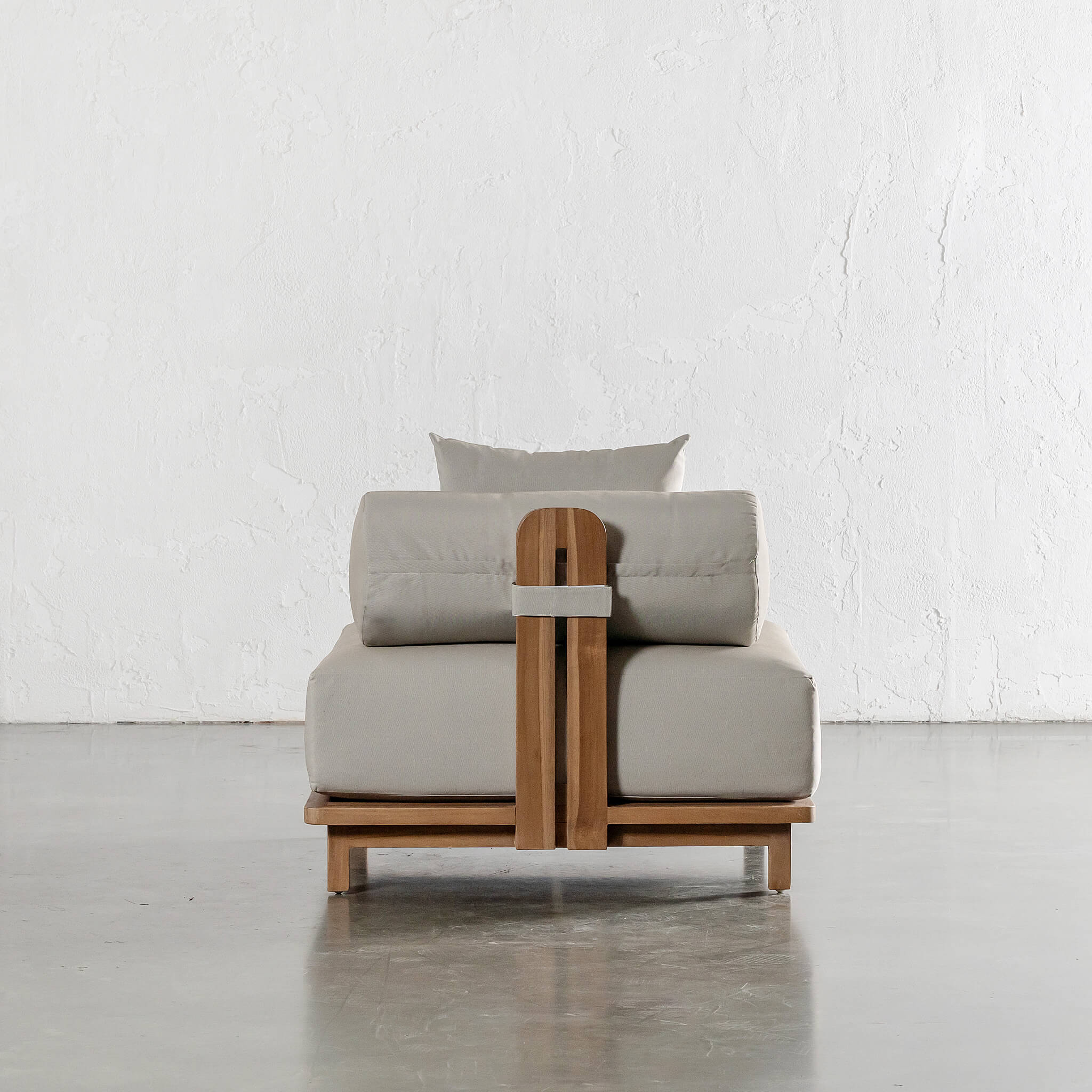 VALLE GRANDE OUTDOOR ARMCHAIR | TRAVERTINE FOG + TEAK - Image 5