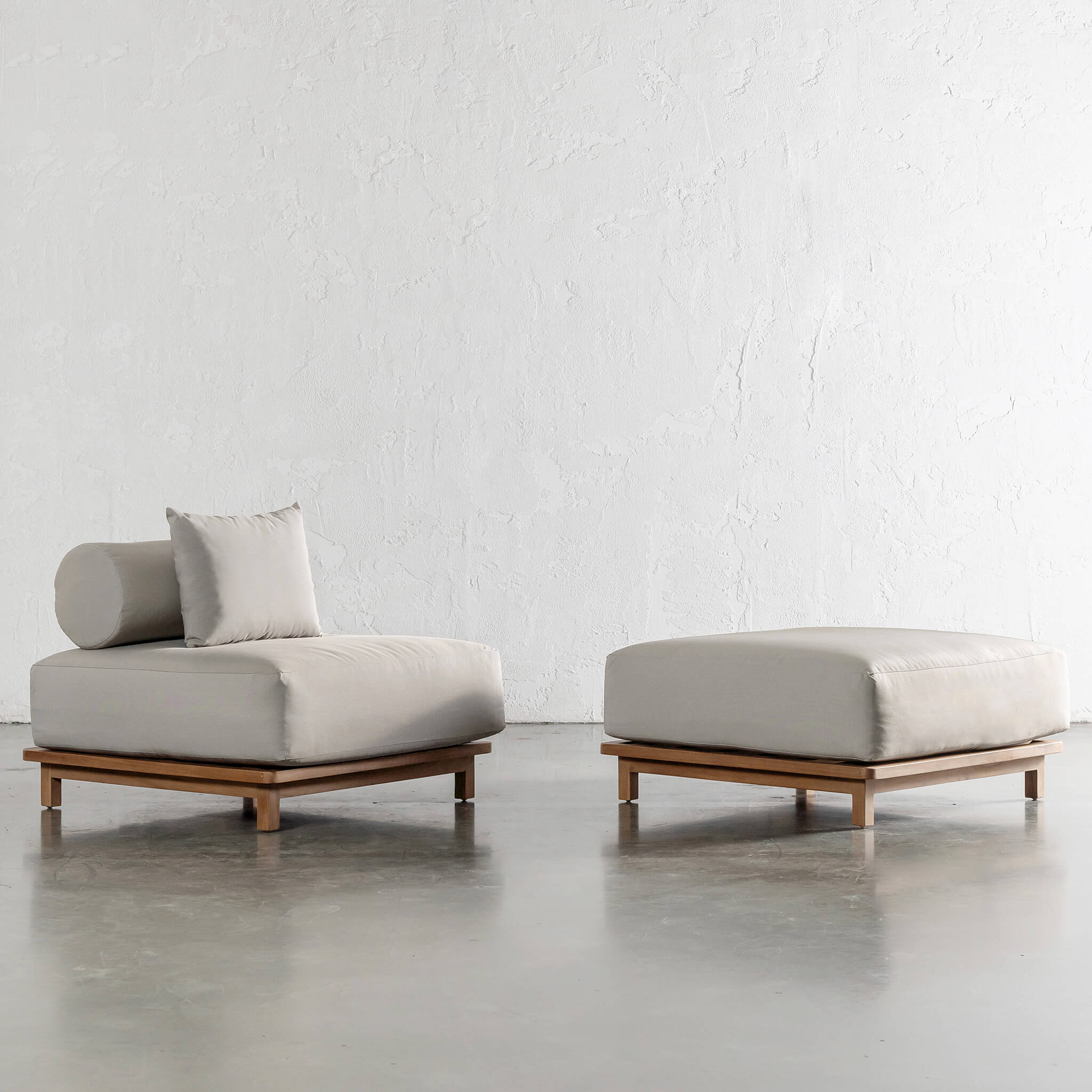 VALLE GRANDE OUTDOOR ARMCHAIR | TRAVERTINE FOG + TEAK - Image 9