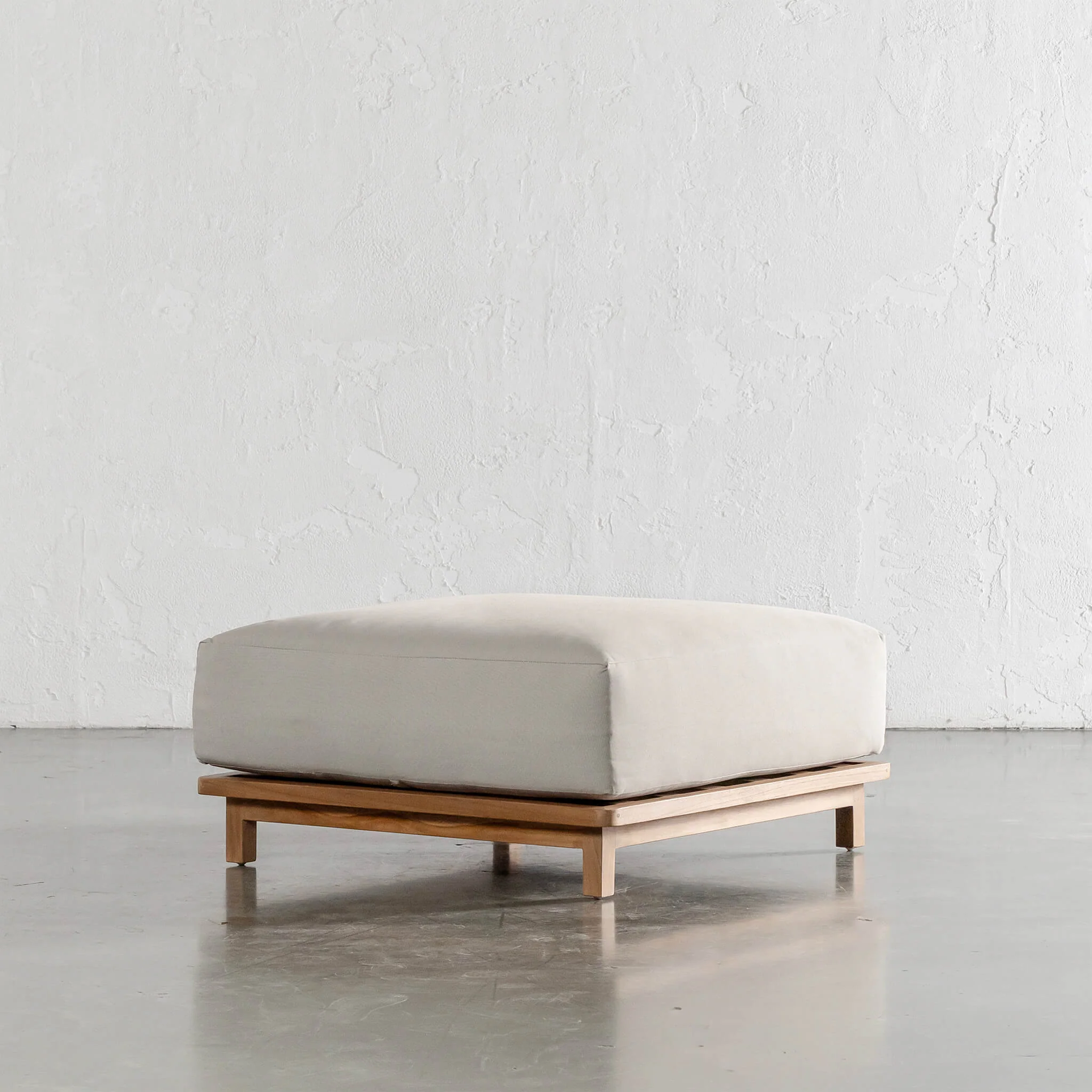 VALLE GRANDE OUTDOOR OTTOMAN | TRAVERTINE FOG + TEAK - Image 3