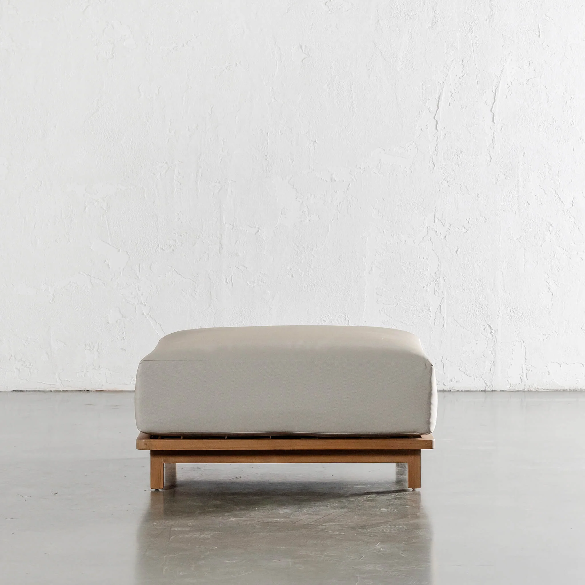 VALLE GRANDE OUTDOOR OTTOMAN | TRAVERTINE FOG + TEAK - Image 6
