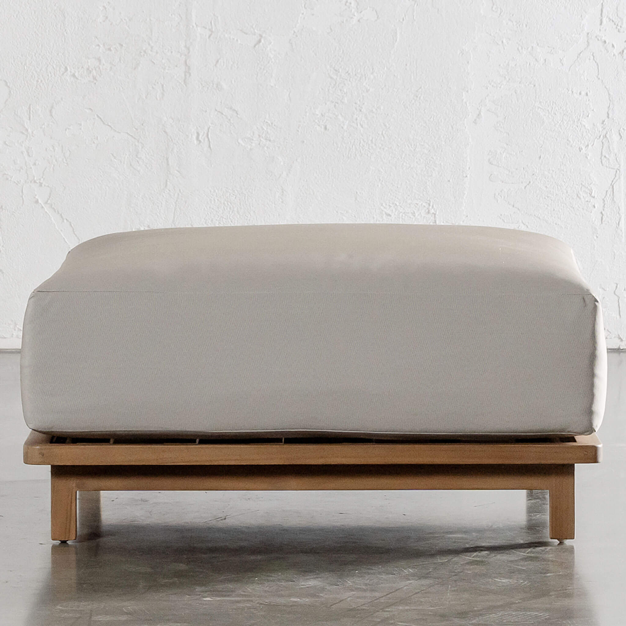 VALLE GRANDE OUTDOOR OTTOMAN | TRAVERTINE FOG + TEAK - Image 9