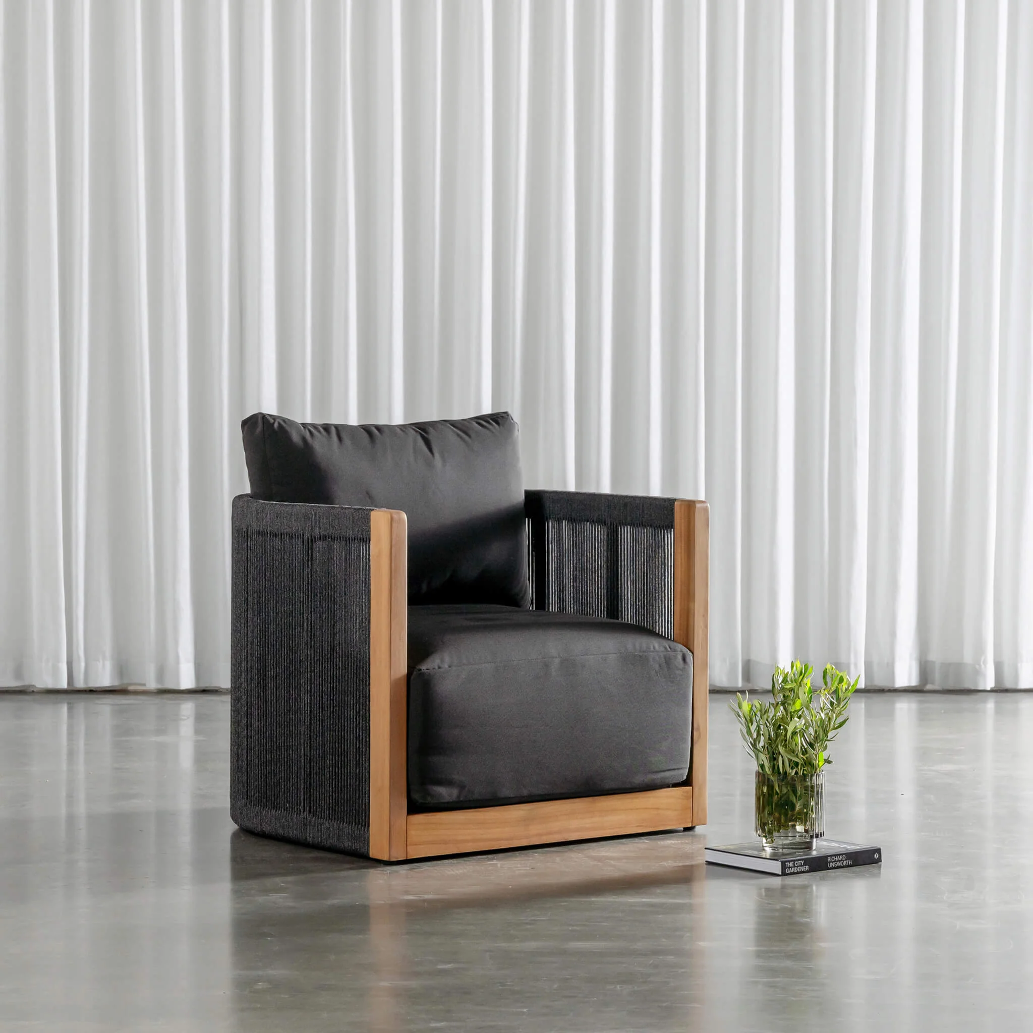 VALLECITO OUTDOOR ARMCHAIR | BLACK NOIR - Image 2